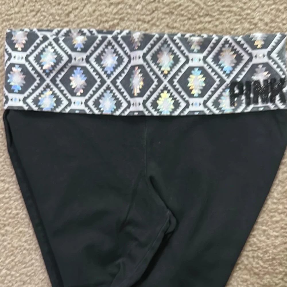 PINK Victoria’s Secret Black Yoga Flare Pants with Patterned Waistband - Size M - Picture 3 of 5
